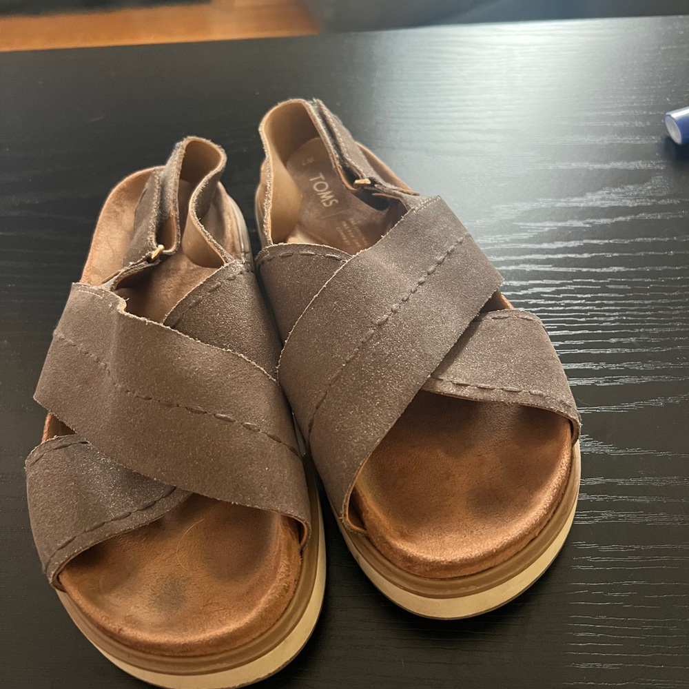 Tom’s leather Velcro closer sandal size 7